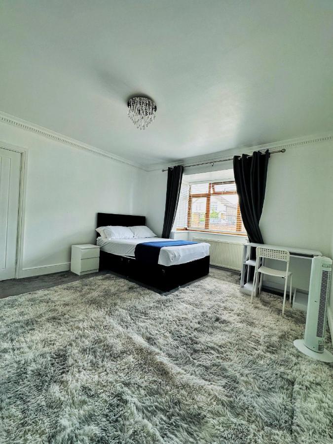 Hotel Blue Rain à Hillingdon Extérieur photo