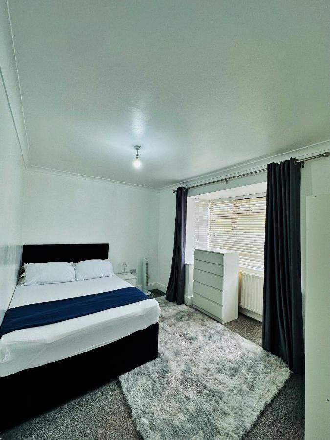 Hotel Blue Rain à Hillingdon Extérieur photo