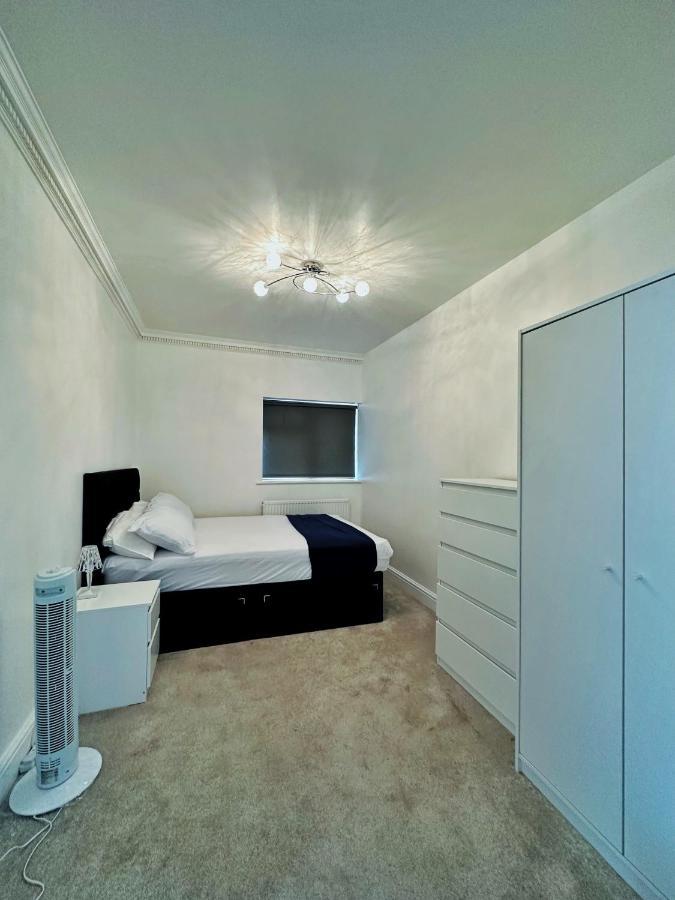 Hotel Blue Rain à Hillingdon Extérieur photo