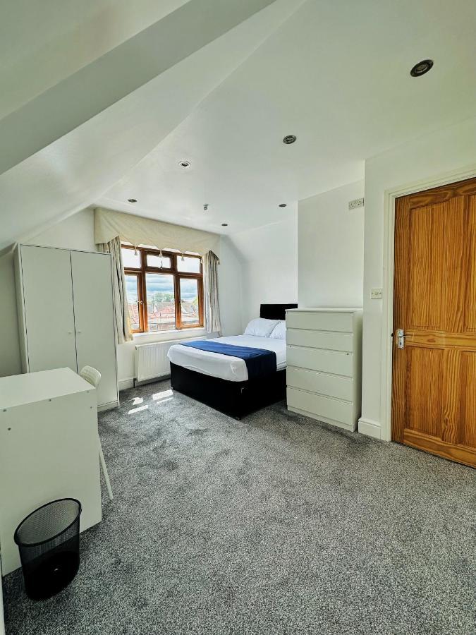 Hotel Blue Rain à Hillingdon Extérieur photo