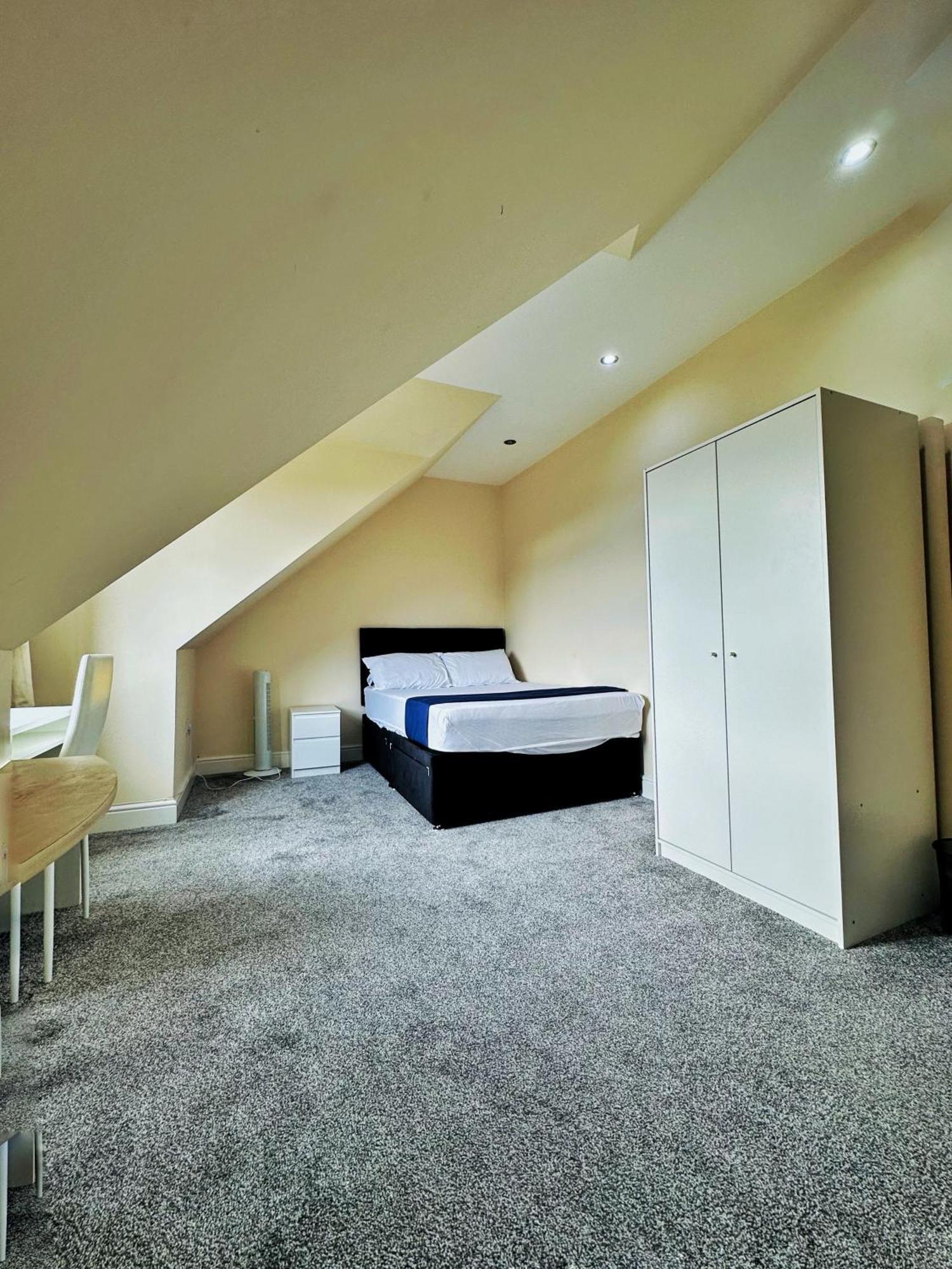 Hotel Blue Rain à Hillingdon Extérieur photo